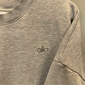 Alo Yoga Accolade Crew Neck Pullover
